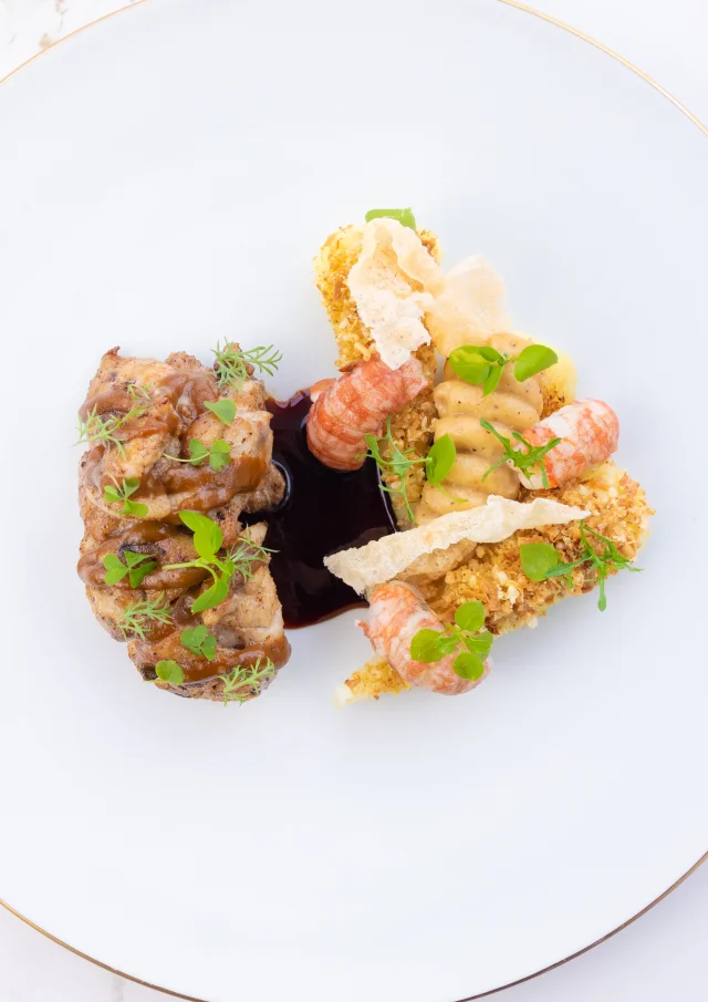 Assiette de Ris De Veau Dore Ecrevisses Navet Jus A La Melisse