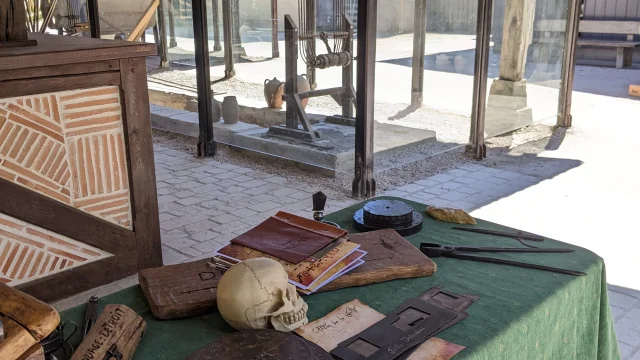 Da Vinci Challenge table