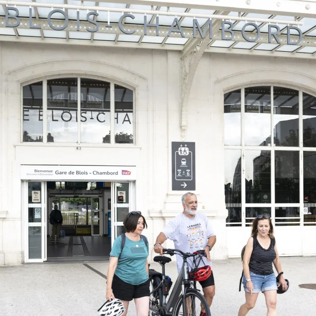 Arrivée en gare de Blois Chambord à vélo