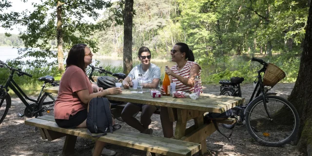 Pause gourmande à l'étang de Montperché