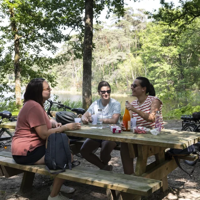 Pause gourmande à l'étang de Montperché