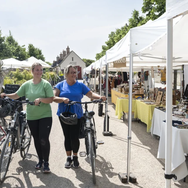 Le marché de Chambord à vélo