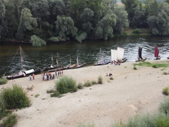 Flotte de bateaux traditionnels sur la Loire